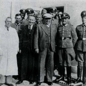 The Radogoszcz prison staff, a photograph from 1942. Walter Pelzhausen is standing in the middle. Museum of Independence Traditions, ref. no. I-4617